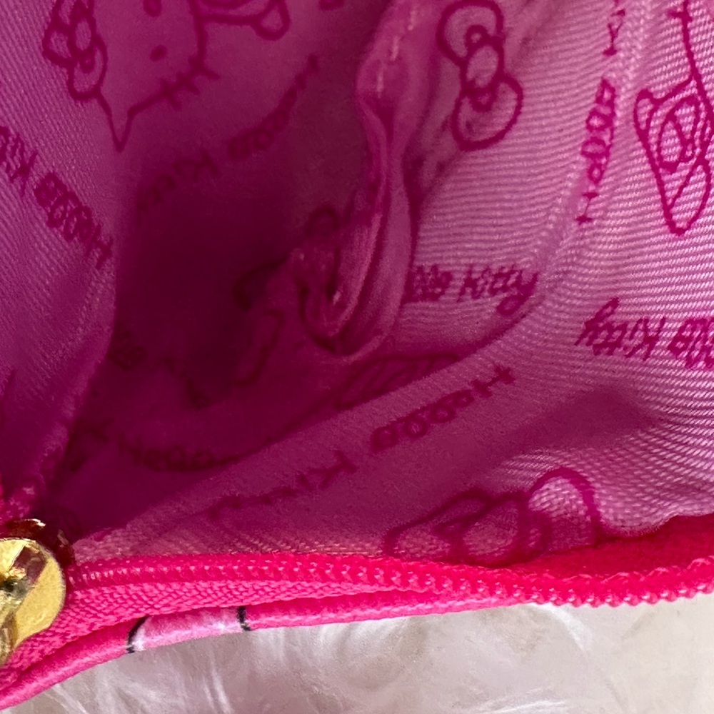 Hello Kitty Coin Wallet - Picture 3 of 5